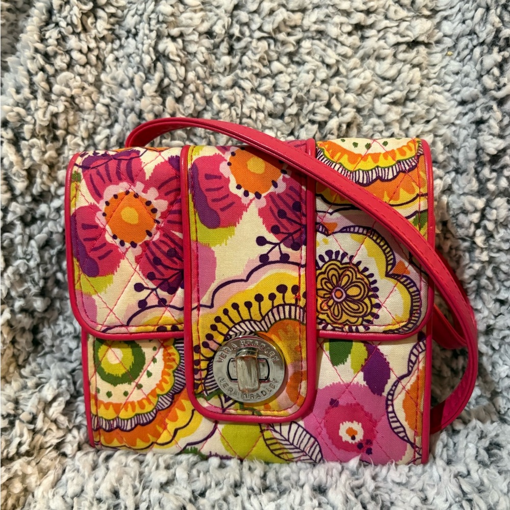 Vera Bradley floral Pink Crossbody Bag with Turn-Lock Closure - Picture 2 of 3